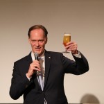 イアン・マッケイ大使　乾杯